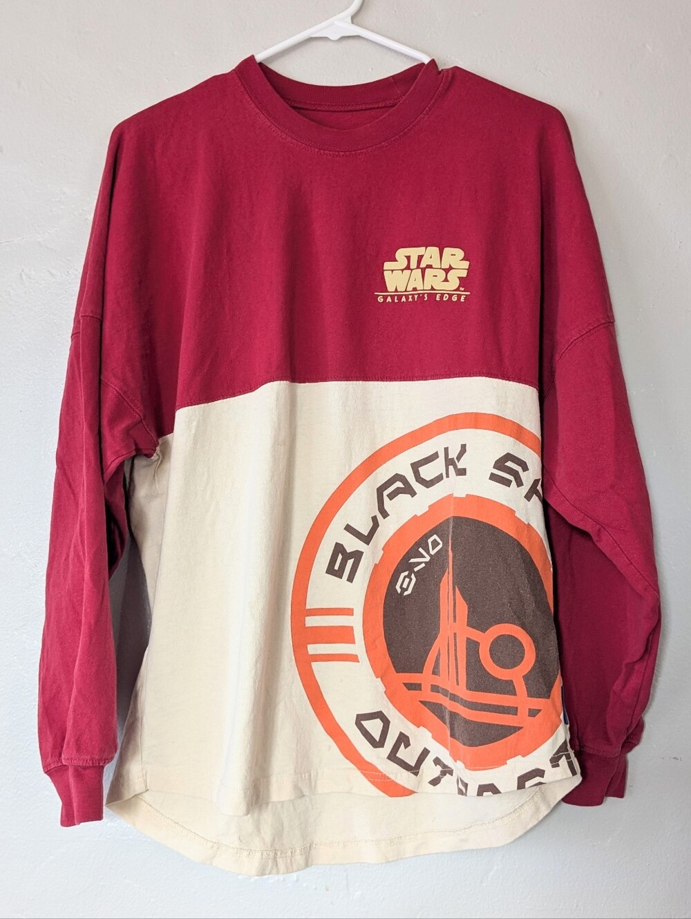 Star Wars Galaxy's Edge Black Spire Outpost Spirit Jersey Red Cream Small